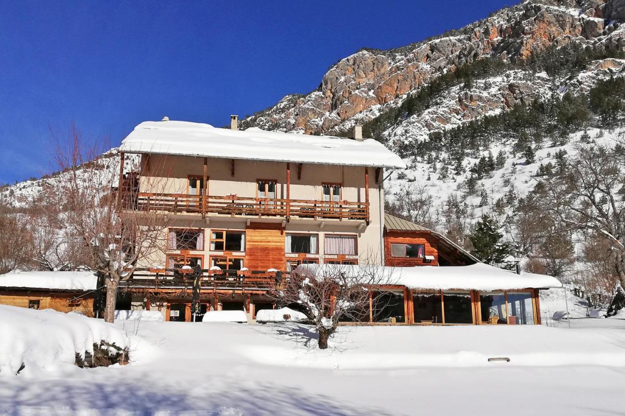 Hotel Restaurant Gites Les 5 Saisons 弗雷斯涅 外观 照片
