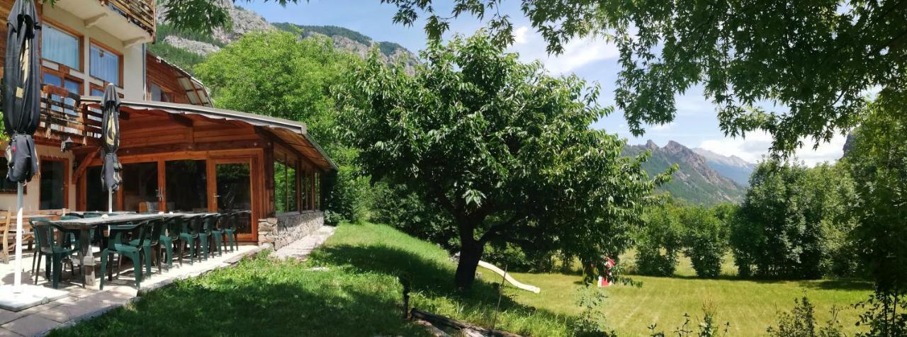 Hotel Restaurant Gites Les 5 Saisons 弗雷斯涅 外观 照片