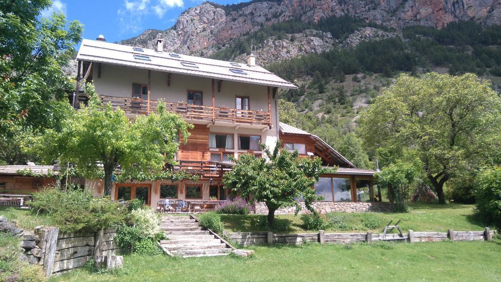 Hotel Restaurant Gites Les 5 Saisons 弗雷斯涅 外观 照片