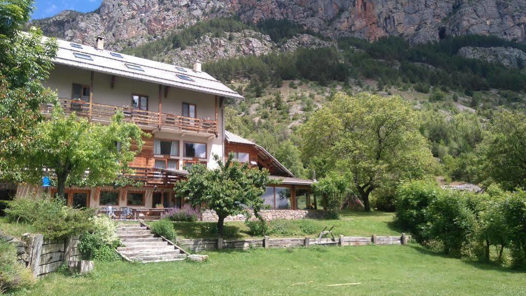 Hotel Restaurant Gites Les 5 Saisons 弗雷斯涅 外观 照片